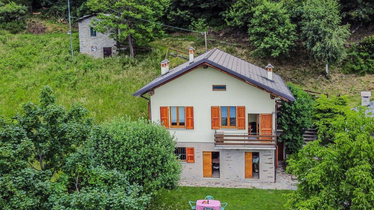 Civo House | Stunning private villa for 6 people with TV, terrace and pets allowed