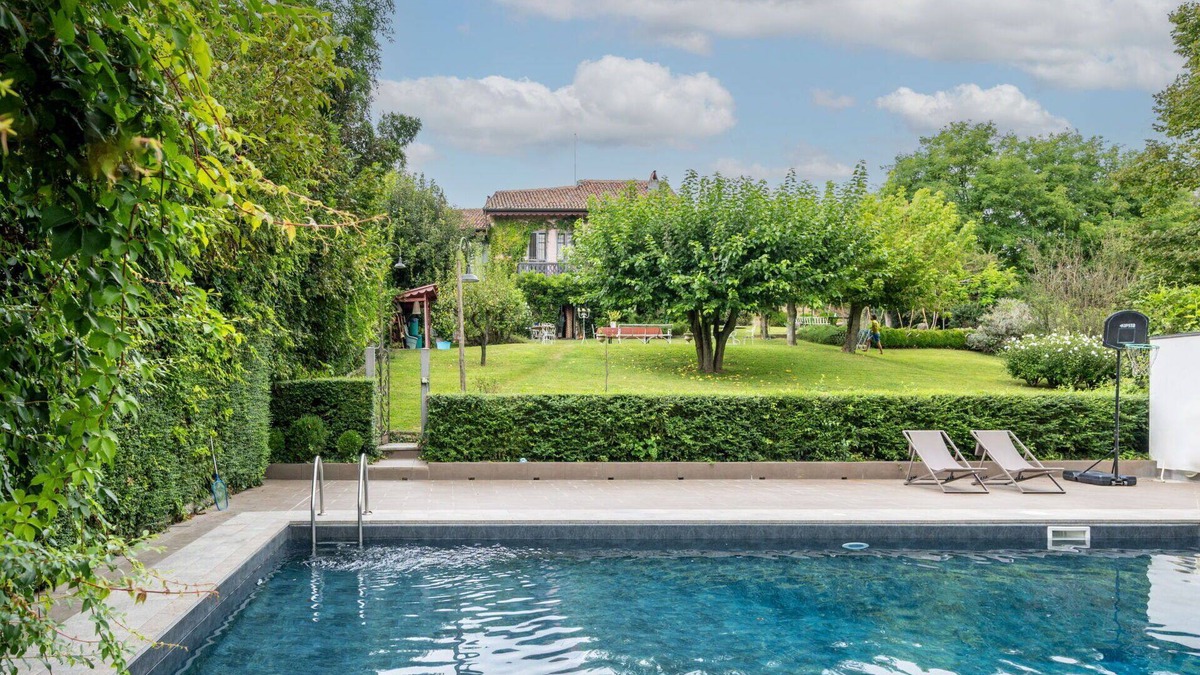 Moncalieri House | Stunning private villa for 12 people with private pool, WIFI, A/C, TV, patio and parking