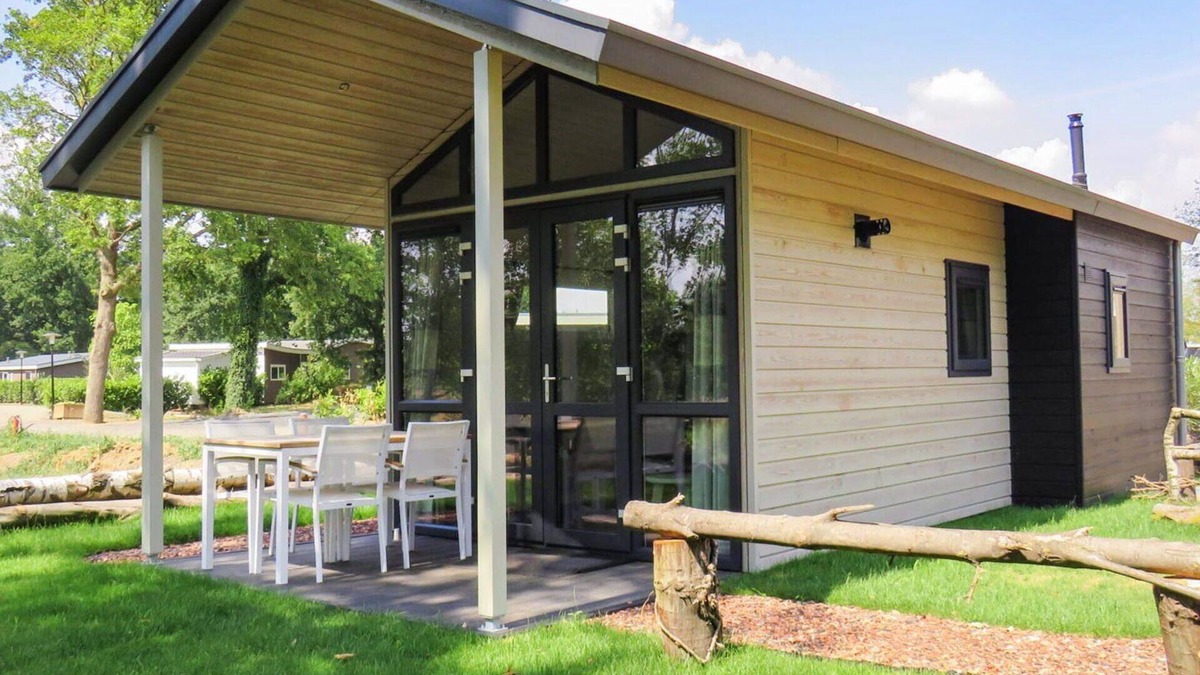 Susteren House | Stunning private villa for 4 people with WIFI, pool, TV and terrace