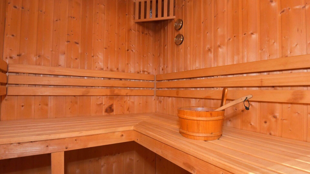 Suhl House | Stunning private villa for 4 guests with WIFI, TV, terrace and pets allowed