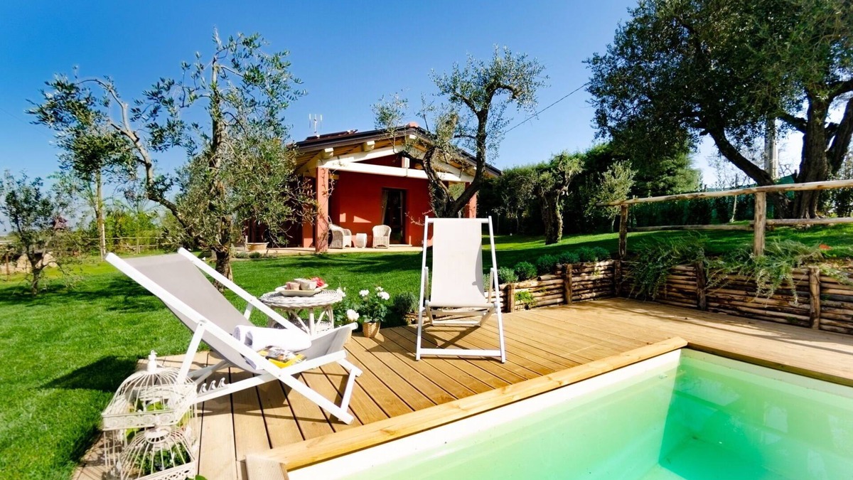 Lari Villa | Stunning private villa for 4 guests with WIFI, A/C, private pool and pets allowed
