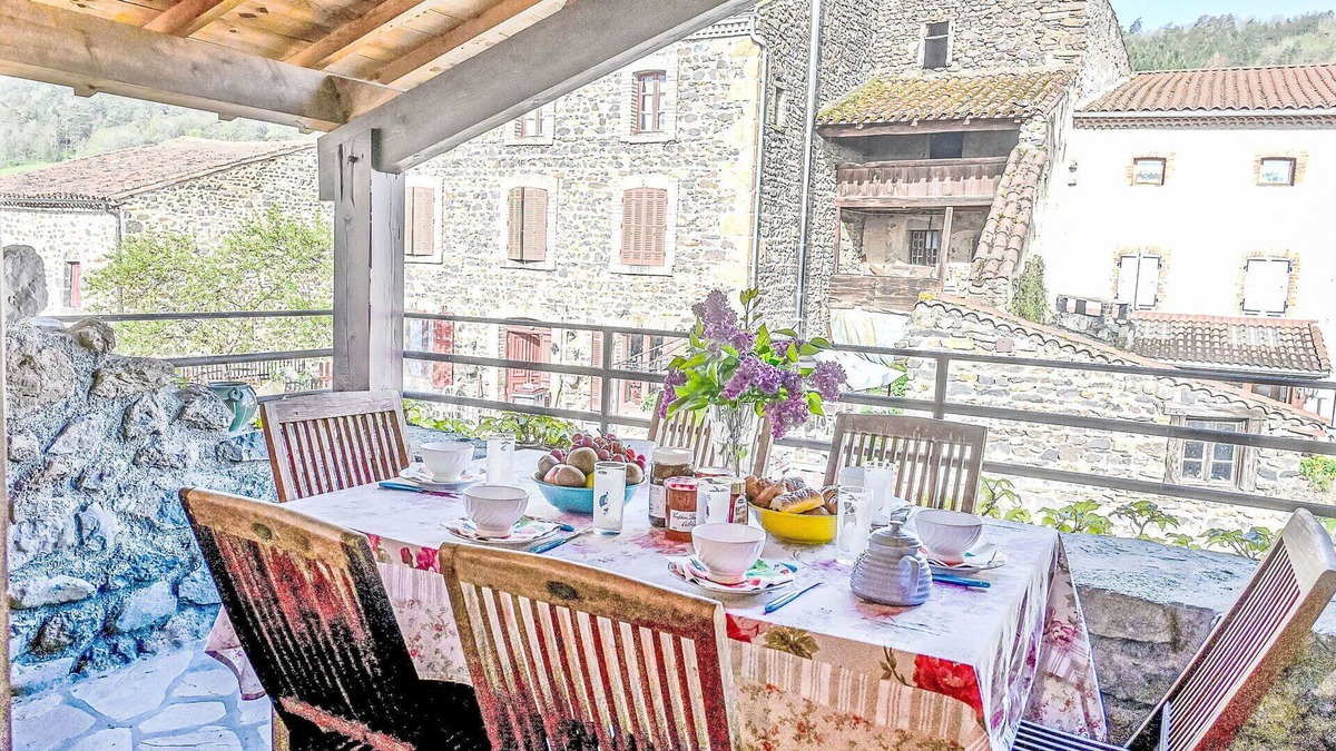 Blassac House | Stunning private villa for 6 people with WIFI, TV, terrace and pets allowed