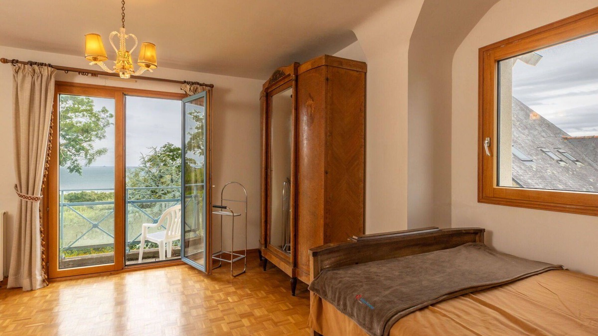 Ille-et-Vilaine House | Stunning private villa for 13 people with WIFI, TV and terrace