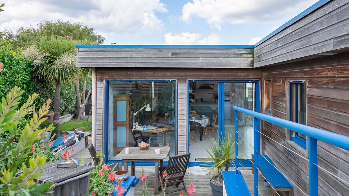 Berven House | Stunning private villa for 4 people with WIFI, TV and terrace