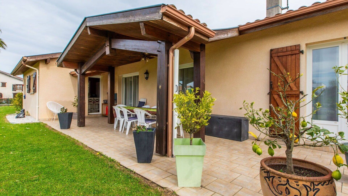 Saint-Martin-de-Seignanx House | Stunning private villa for 6 people with WIFI, A/C, private pool, TV, terrace and parking