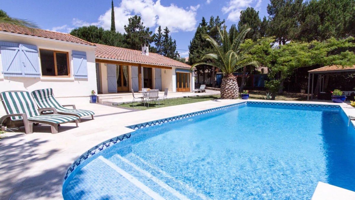 Poilhes House | Stunning private villa with extensive gardens backing onto canal du midi .AC