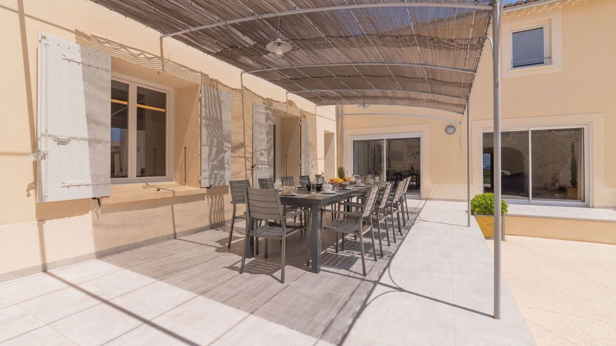 Valreas House | Stunning private villa for 15 guests with private pool, A/C, WIFI, TV and terrace