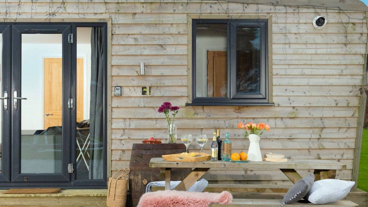 Helford Passage House | Stunning private villa for 4 people with WIFI, TV, pets allowed, panoramic view and parking