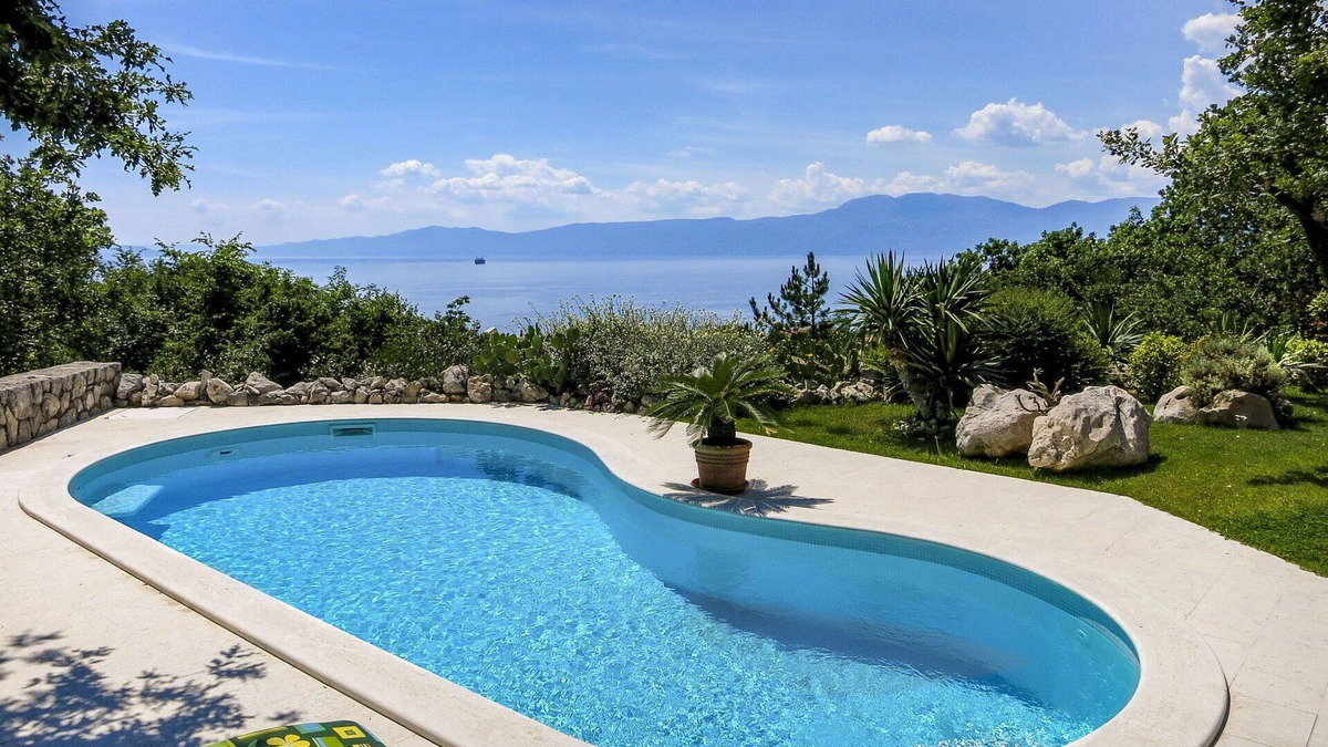 Zurkovo Villa | Stunning private villa for 8 guests with WIFI, A/C, private pool, TV, terrace and pets allowed