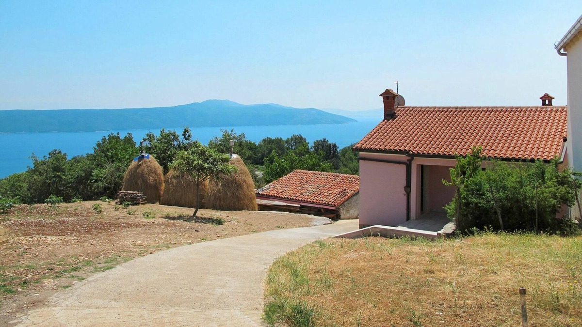 Sveta Jelena House | Stunning private villa for 6 guests with A/C, WIFI, TV, terrace, pets allowed and parking