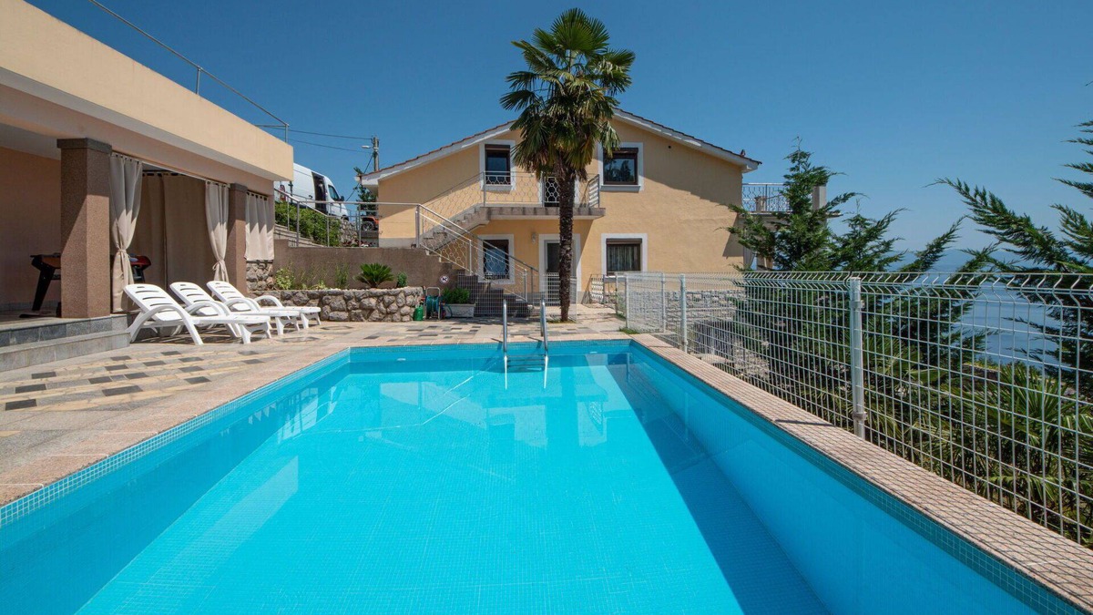 Lovran House | Stunning private villa for 14 people with A/C, WIFI, private pool, TV, terrace and pets allowed