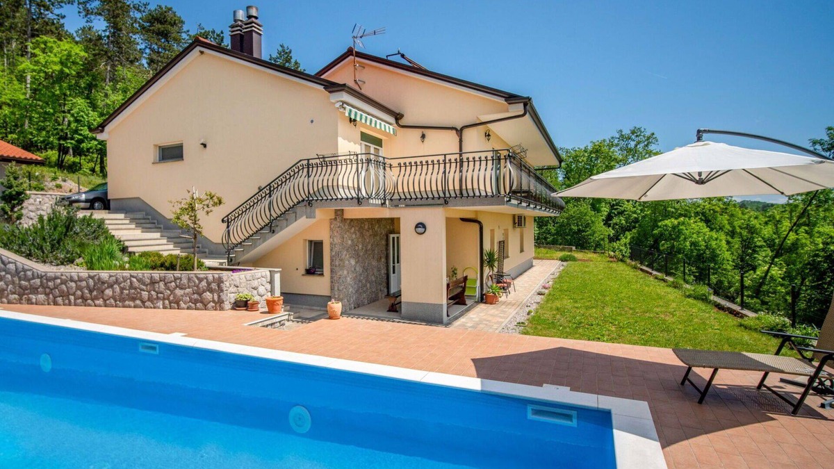 Klana House | Stunning private villa with A/C, WIFI, private pool, TV, terrace, pets allowed and panoramic view