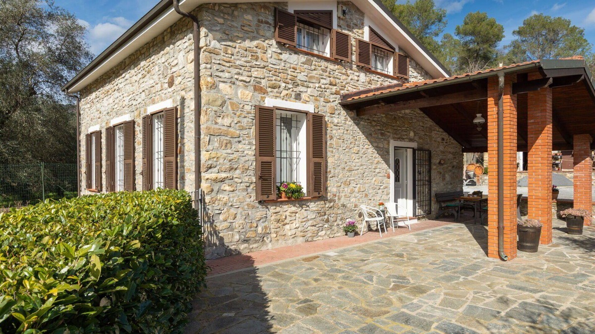 Andora House | Stunning private villa for 5 guests with A/C, WIFI, TV and terrace