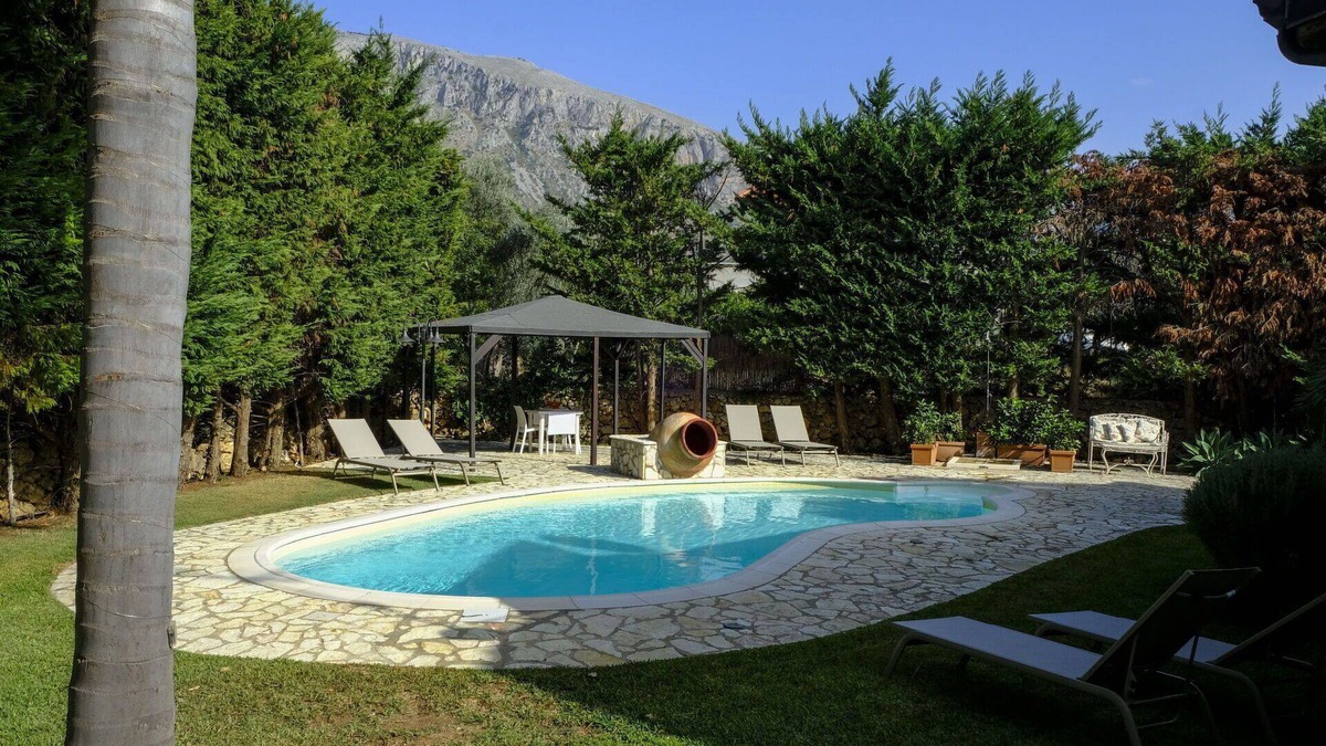 Cinisi Villa | Stunning private villa for 7 people with WIFI, A/C, private pool, TV and patio
