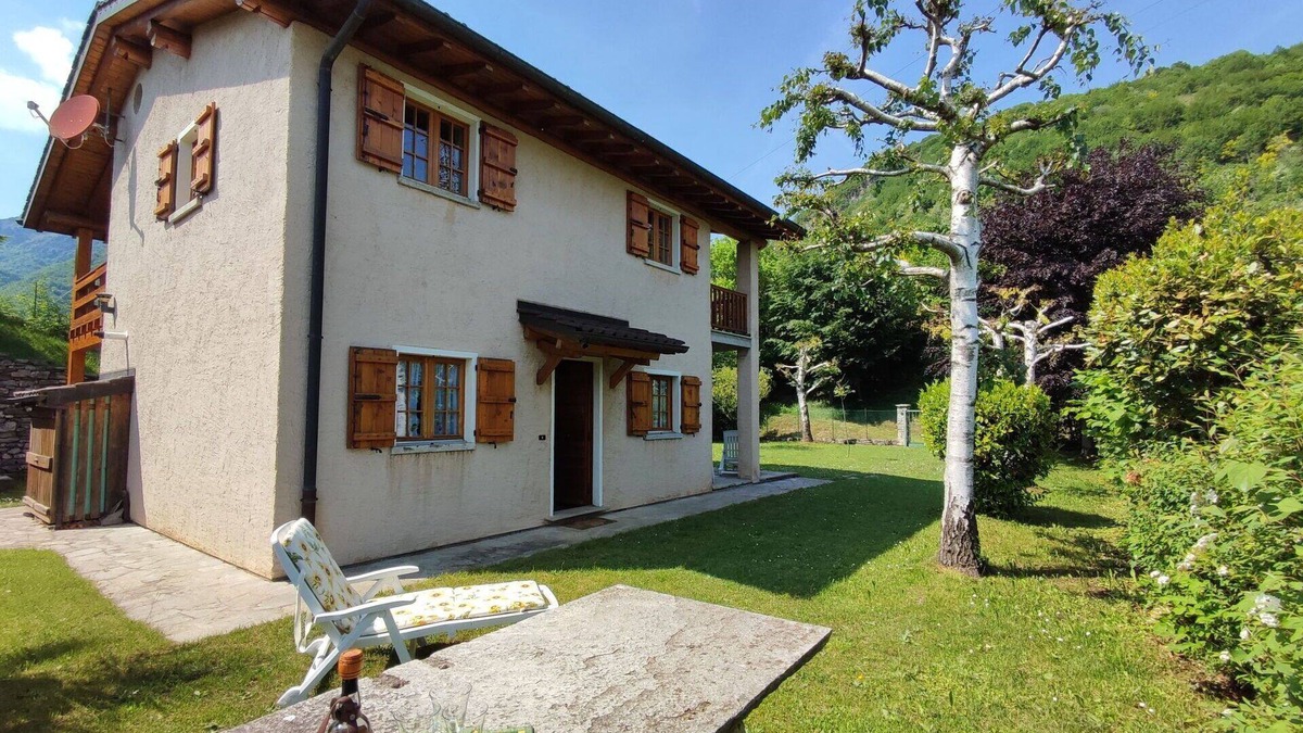 Corrido House | Stunning private villa for 8 people with WIFI, TV, patio and pets allowed