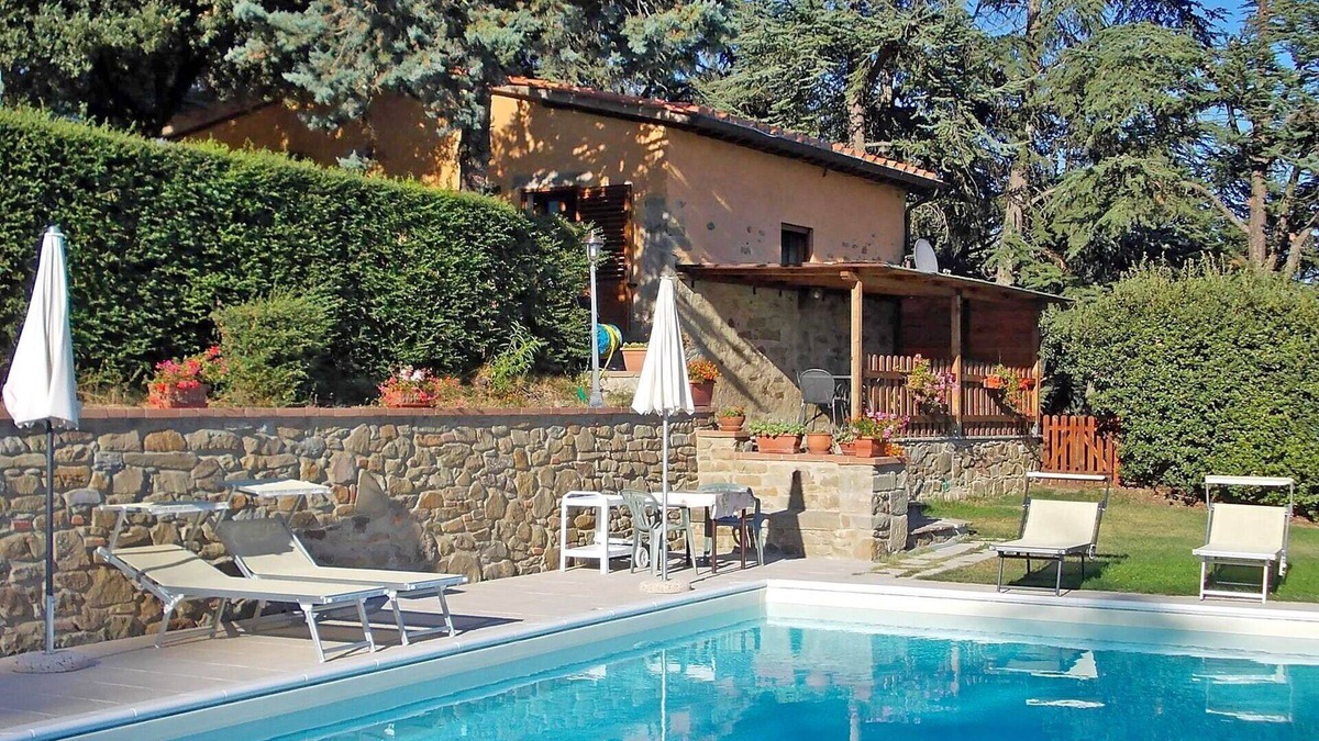 Cortona House | Stunning private villa for 4 people with pool, WIFI, TV, terrace, pets allowed and panoramic view