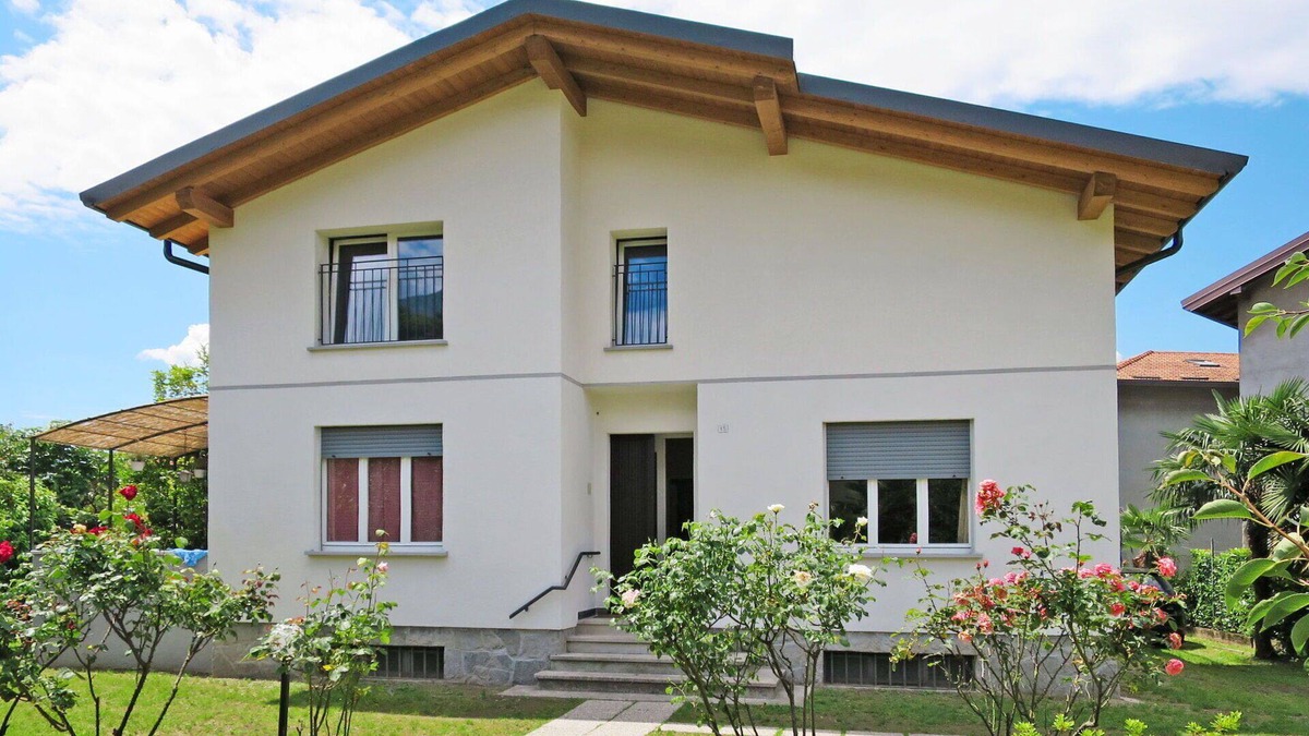 Dervio House | Stunning private villa for 12 guests with WIFI, TV, terrace, pets allowed and parking