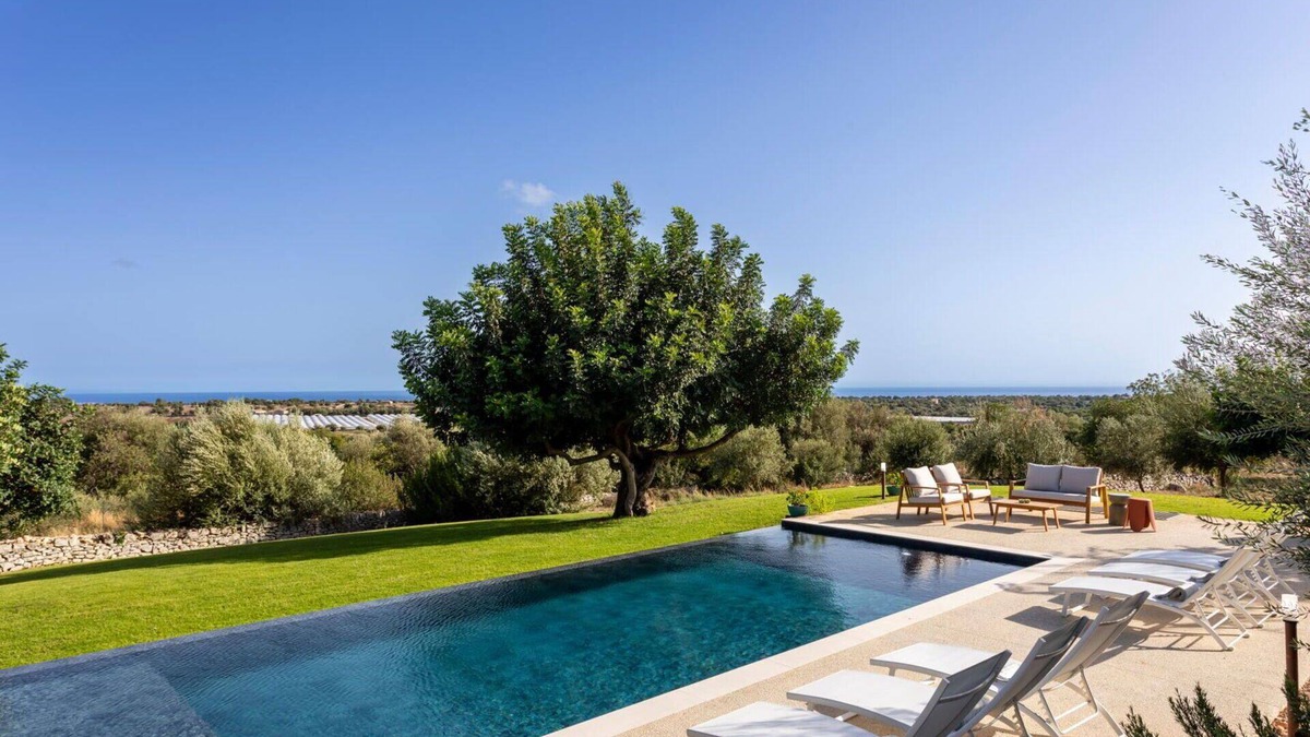 Modica Villa | Stunning private villa for 8 people with WIFI, A/C, private pool, TV, terrace and pets allowed