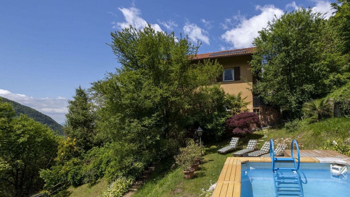 Pisogne Villa | Stunning private villa for 16 people with private pool, WIFI, TV, patio and pets allowed