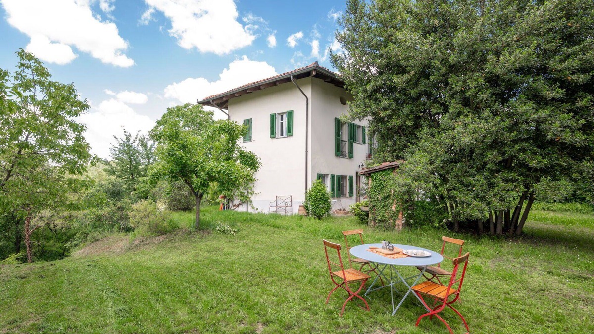 Soglio Villa | Stunning private villa for 7 guests with TV and balcony