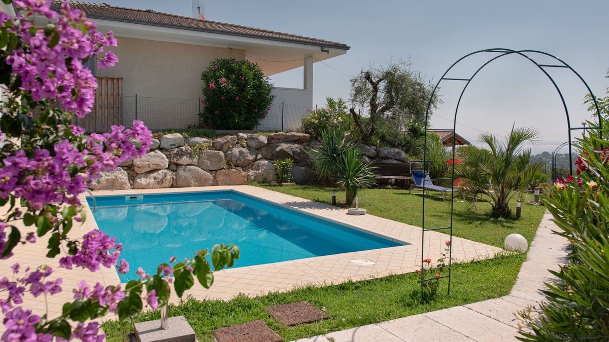 Soiano del Lago House | Stunning private villa for 6 guests with WIFI, private pool, TV, terrace and parking
