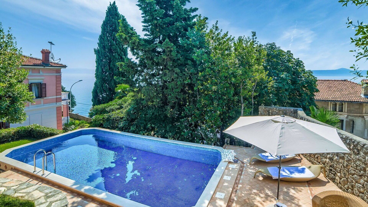 Obrs Villa | Stunning private villa with private pool, WIFI, hot tub, A/C, TV, terrace, pets allowed and park.