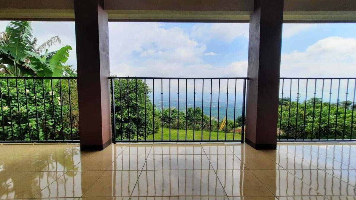 Sabanilla House | Stunning property and home with breathtaking views of Poas volcano and valley