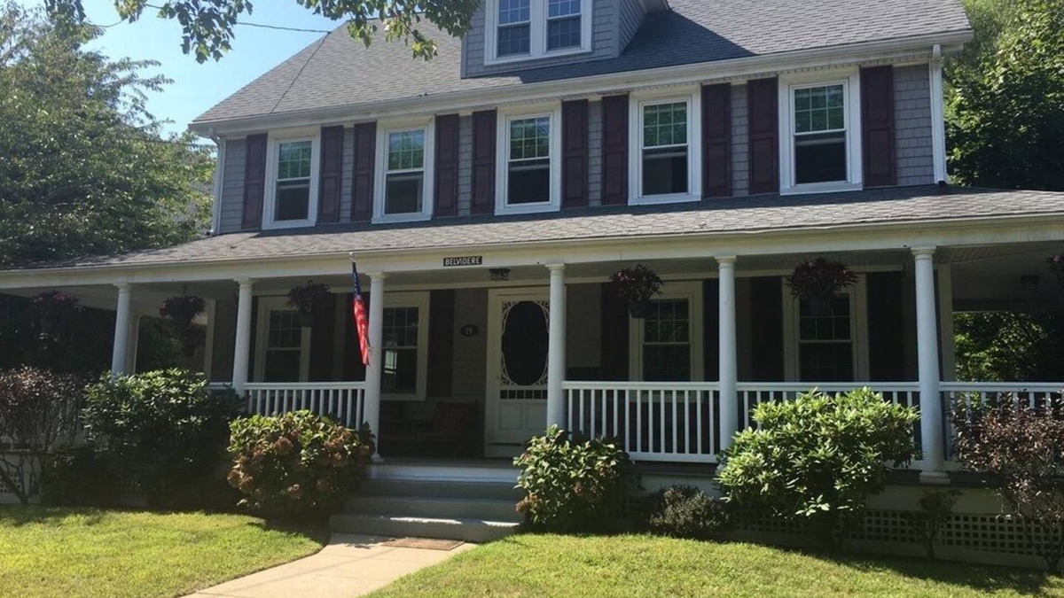 Narragansett Pier House | Stunning Remodel 6 Bedroom Home in Narragansett Pier
