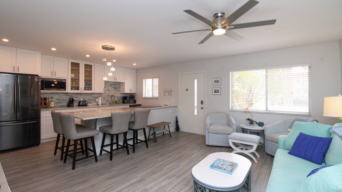 Coquina Sands Condo | STUNNING REMODELED 2/2 CONDO IN THE ELEVEN HUNDRED CLUB AT COQUINA SANDS NAPLES
