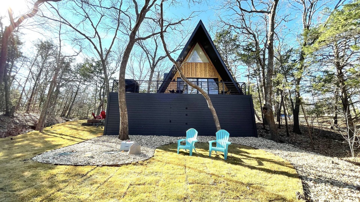 Pottsboro Cabin | Stunning remodeled modern Aframe 1 mile to Lake Texoma and Highport Marina
