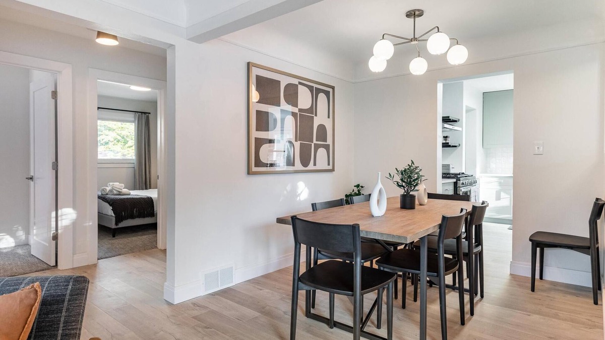 Oak Park House | Stunning, Renovated 4BR/3.5BA with Backyard!