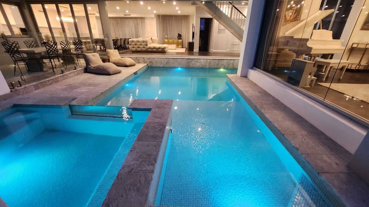 Shell Cove House | Stunning Resort Style Spa & Sauna Retreat (kid friendly) in Shell Cove