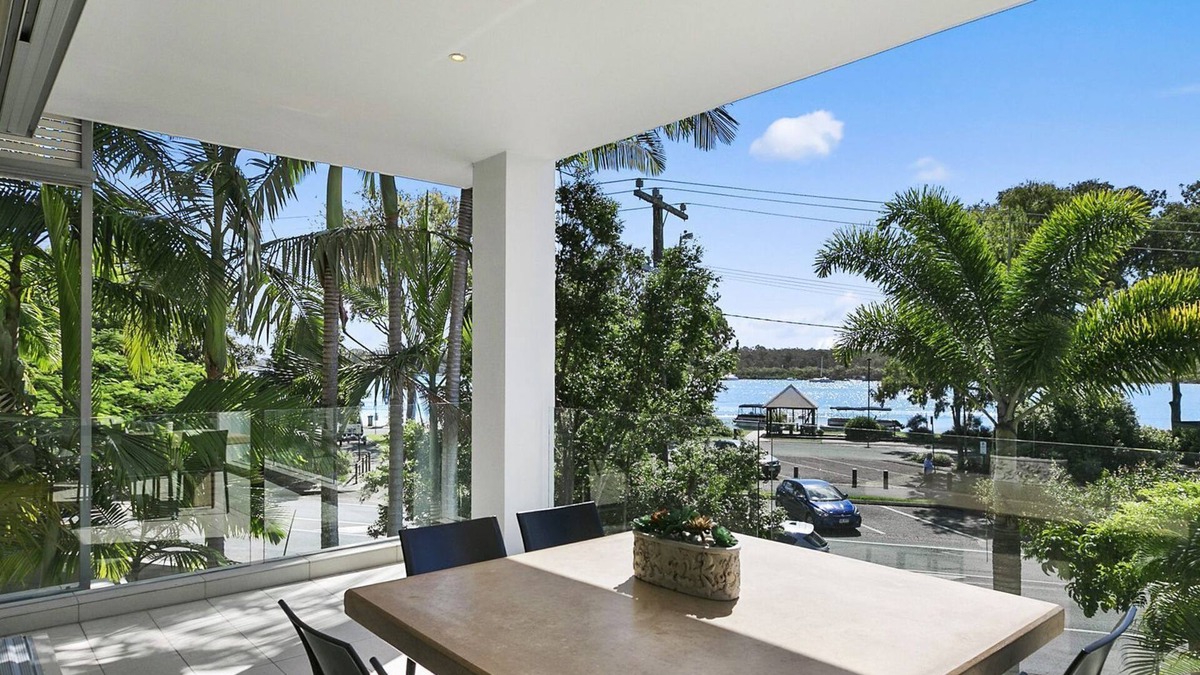 Noosaville Apartment | Stunning Riverfront Apartment in Noosaville - Unit 2 Wai Cocos 215 Gympie Terrace
