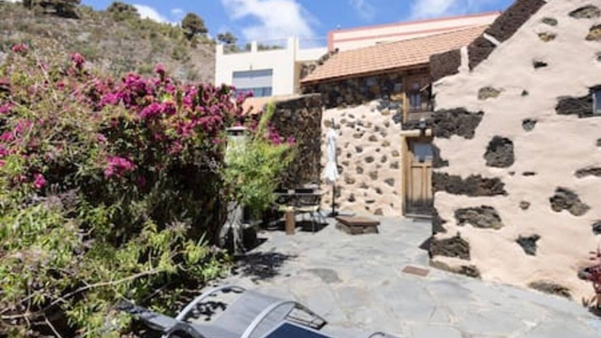 Taibique Apartment | Stunning Rustic House El Pinar & WiFi