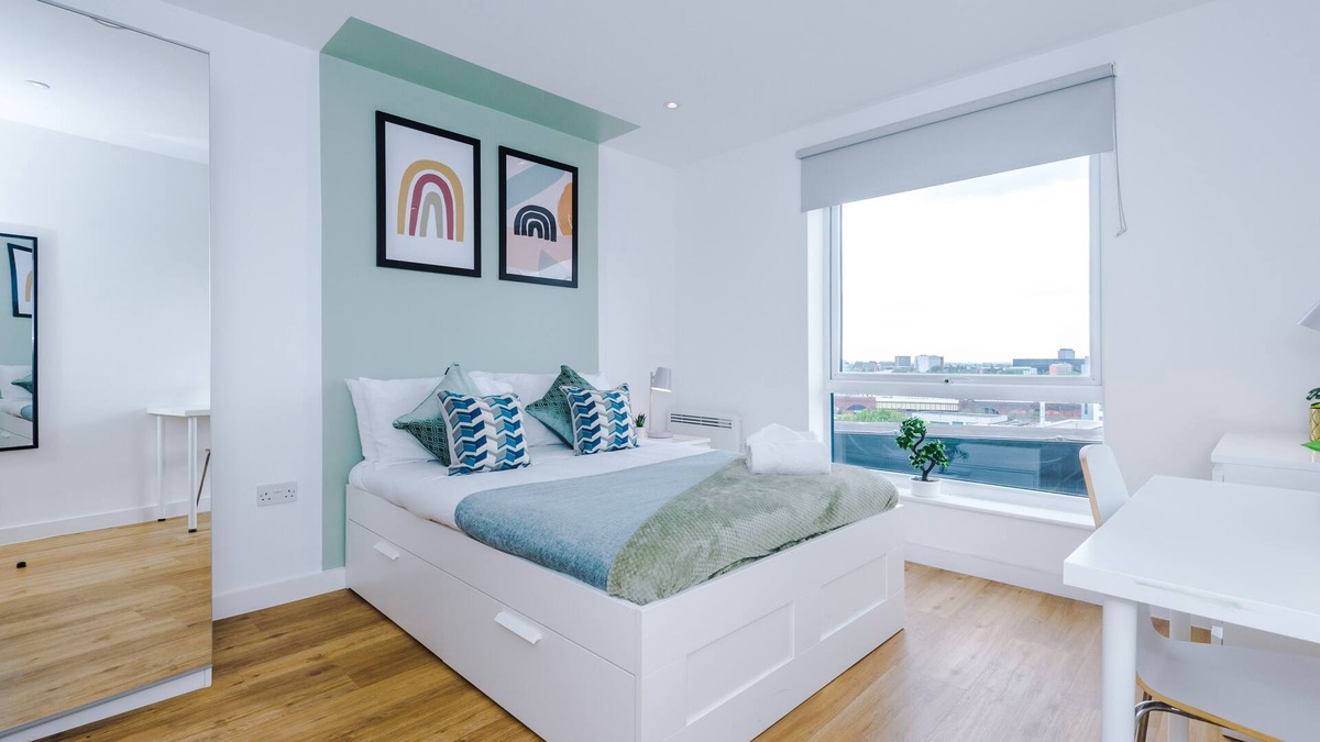 Manchester City Centre Condo | Stunning Scandi Penthouse - Sleeps 10!
