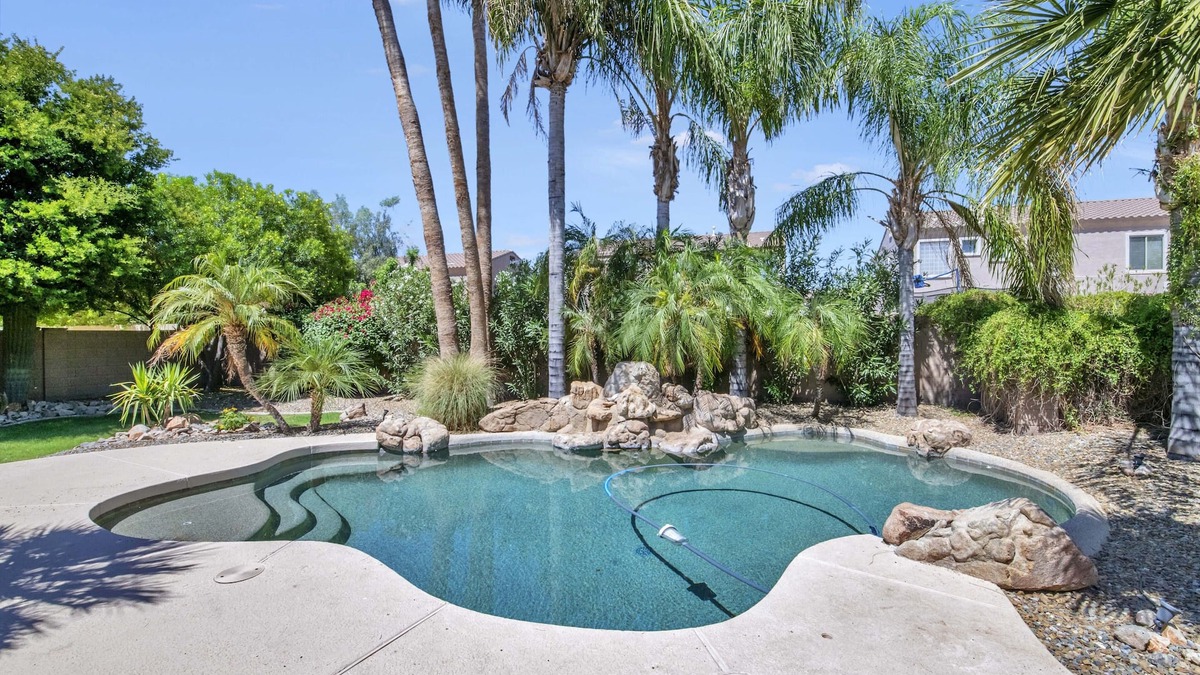 Paradise Valley Village House | ☼ Stunning Scottsdale Retreat with Backyard Putting Green for Golf Enthusiast!