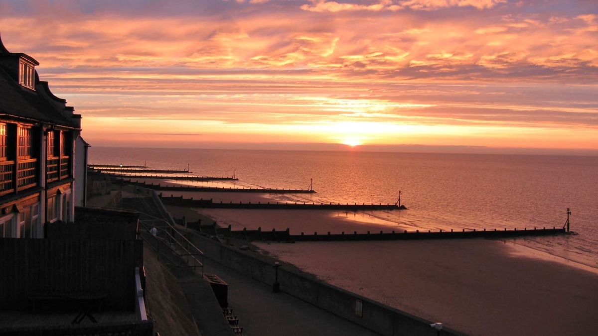 Sheringham Apartment | Stunning sea-front private apartment facing out to sea.