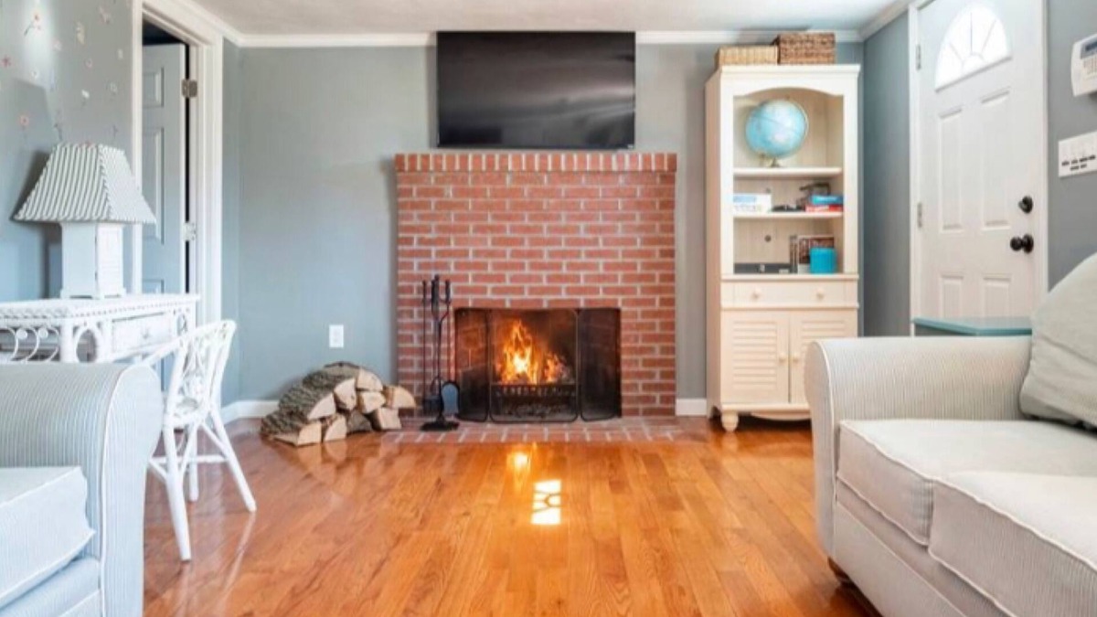 Manomet House | Stunning seaside cottage and luxury loft, walk to beach, family + pet, sleeps 8