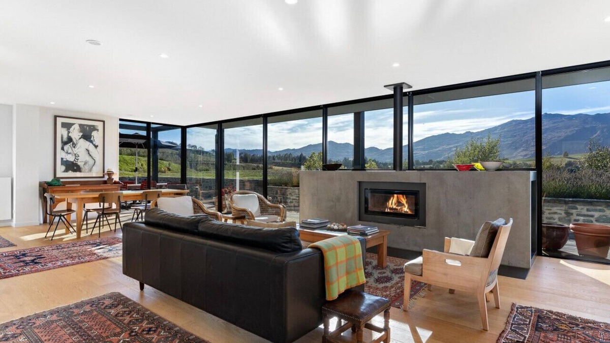 Lake Hayes House | Stunning secluded Home with spa