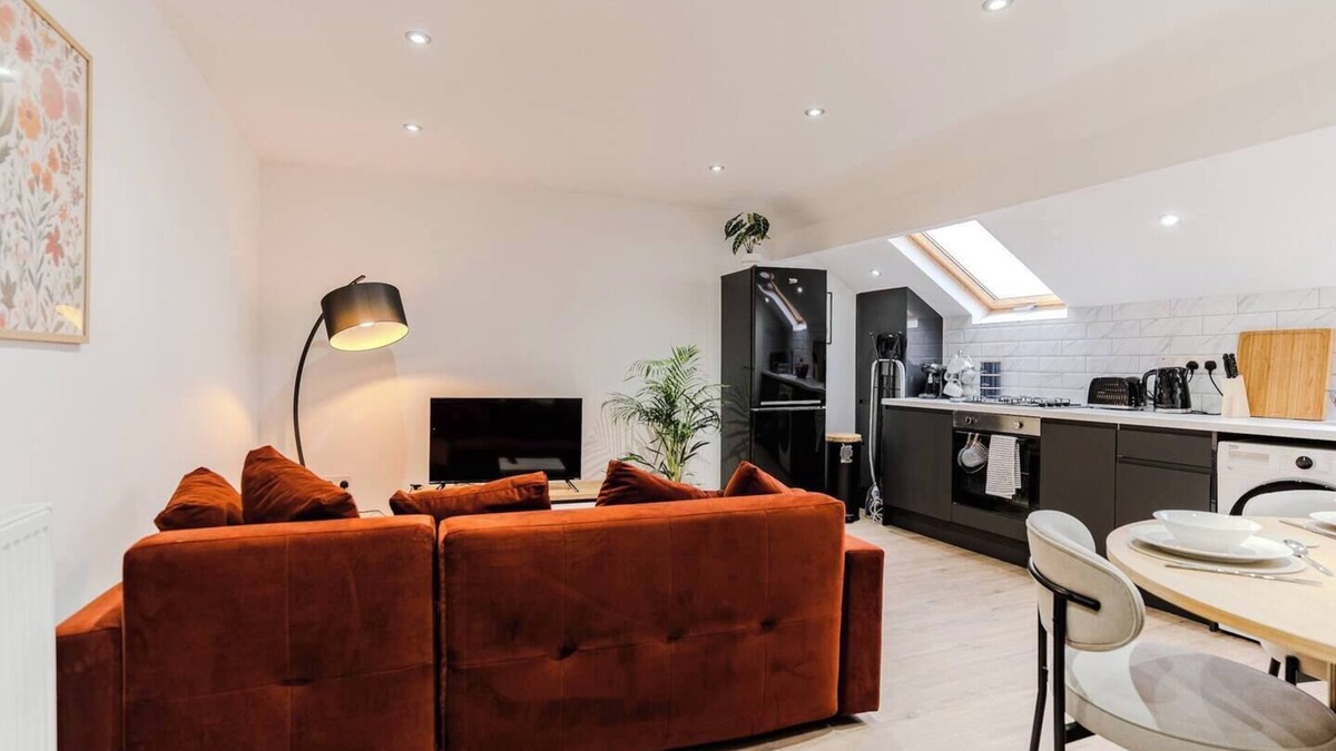 Harehills Apartment | Stunning Sky view 2 BR Flat - Home Away from Home