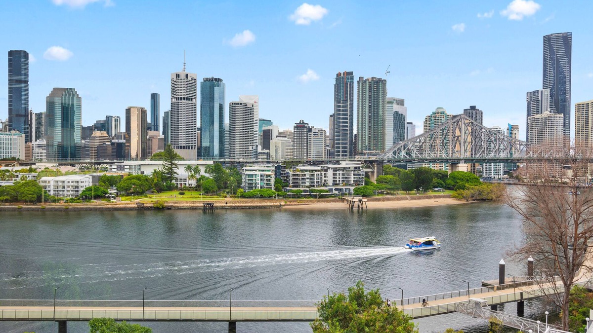 New Farm Apartment | Stunning! Skyline City, Water + Story Bridge Views