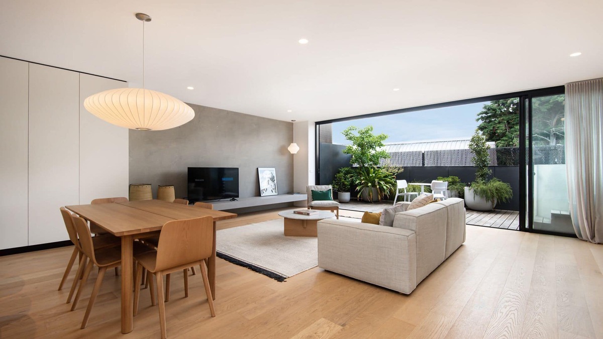 Richmond House | Stunning Skyline Views from Terrace Pool