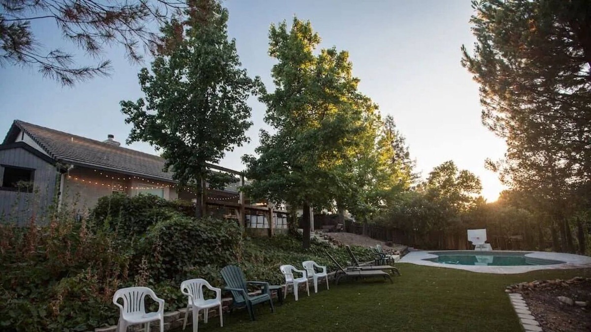 North Hilltop House | Stunning spacious estate + pool + hot tub in oasis