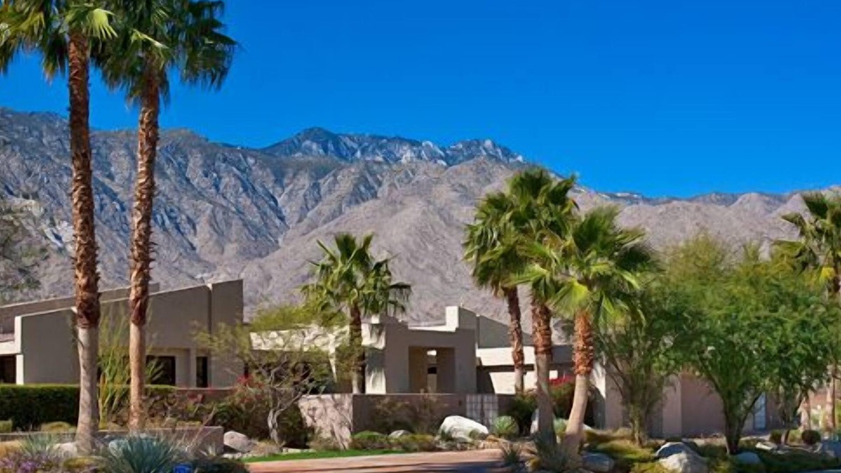Palm Springs House | Stunning Stan Sackley Desert Contemporary Vacation Home