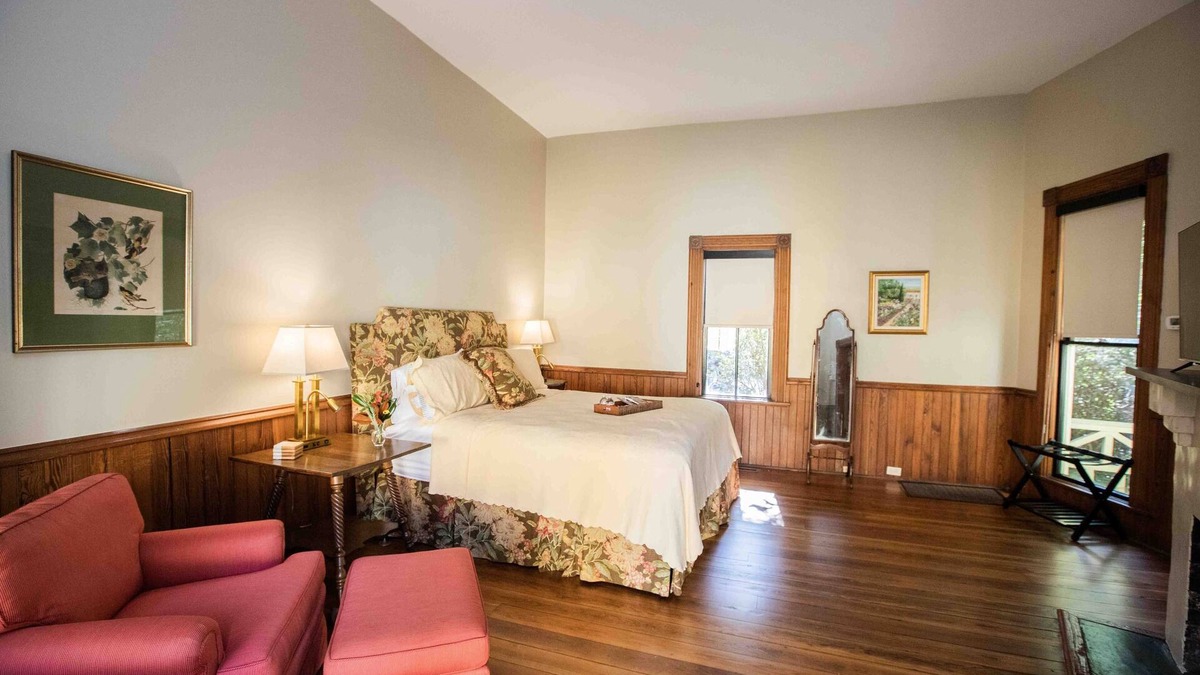 Thomasville Apartment | Stunning suite in amazing National Landmark property. Blocks from downtown.