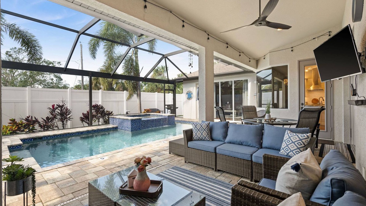 South Venice Villa | Stunning Sunrise Deluxe-Heated Pool & Spa Villa-Awesome Amenities-Min to Beach