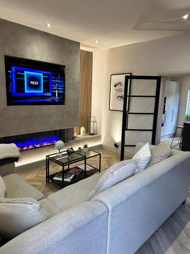 Morpeth House | Stunning Town Center Cottage with hot tub