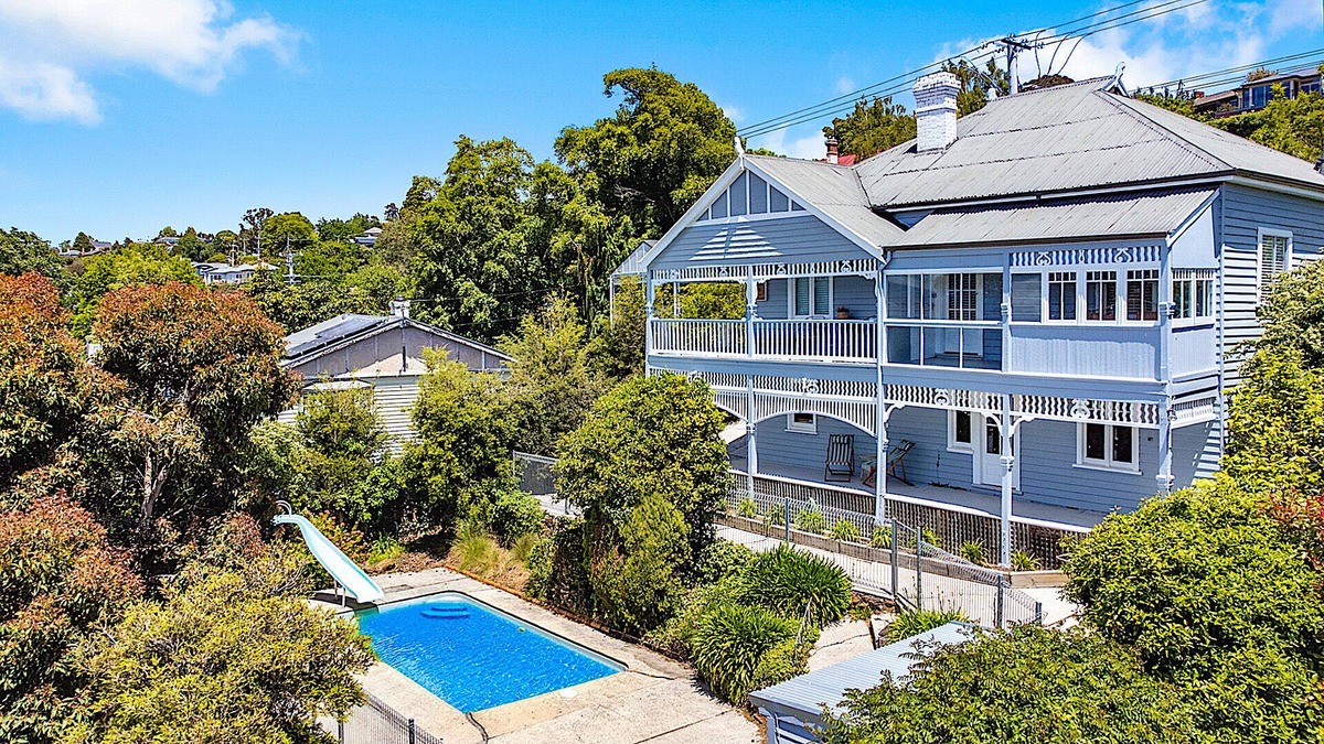 Trevallyn House | Stunning Trevallyn Views