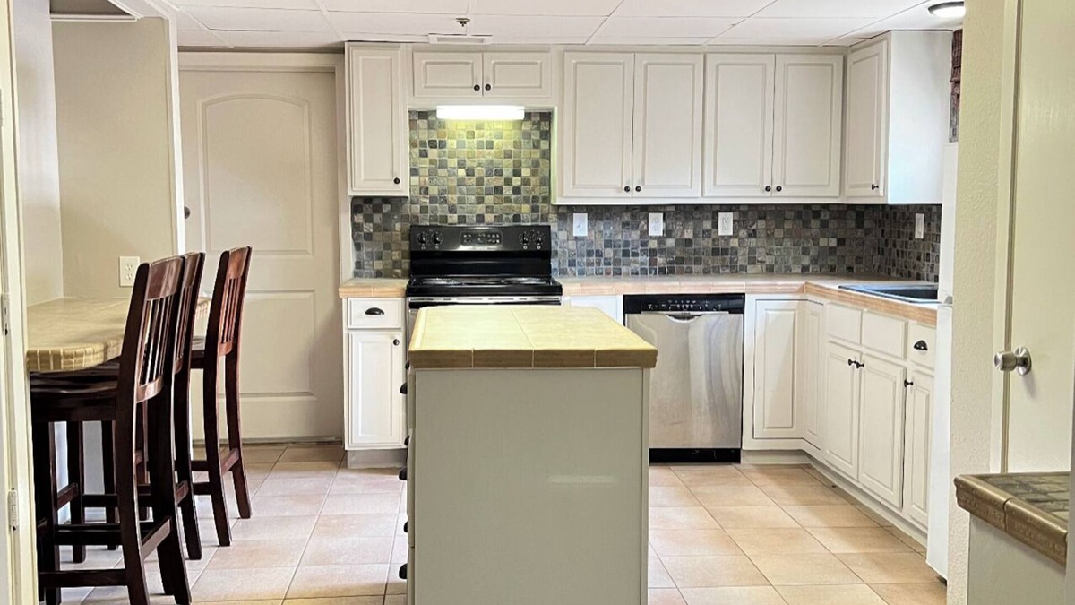 Harlingen House | Stunning Two Story Paradise!