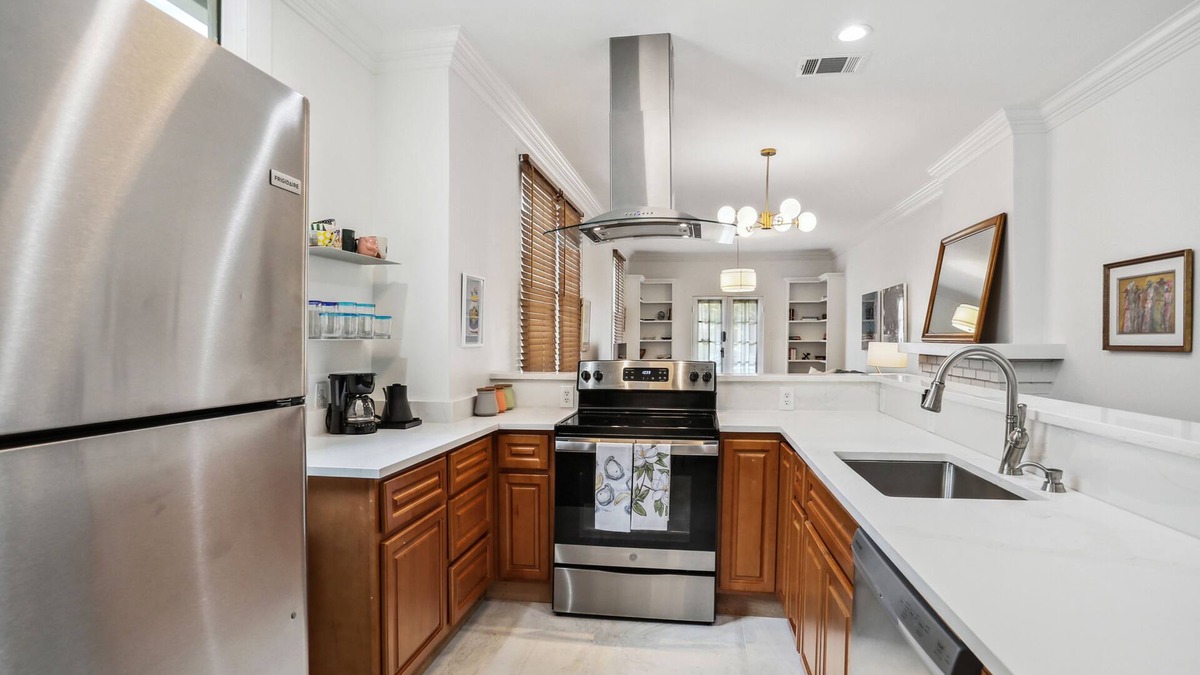 Audubon House | Stunning Uptown Oasis: 3BR/2BA at Audubon Park